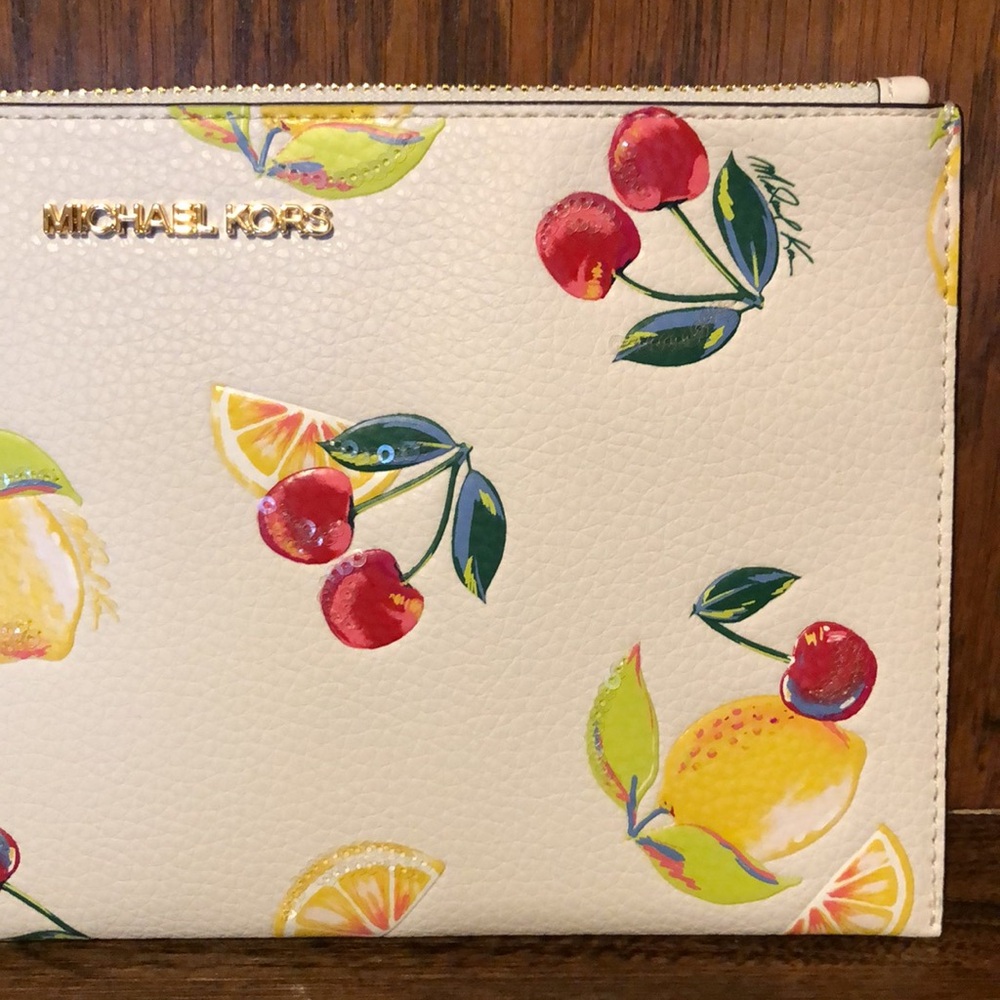NWT-Michael Kors-Jet Set Travel-Lg Sequined Fruit🍒Print🍋Wristlet-OpticWhite-$298 - Picture 4 of 14